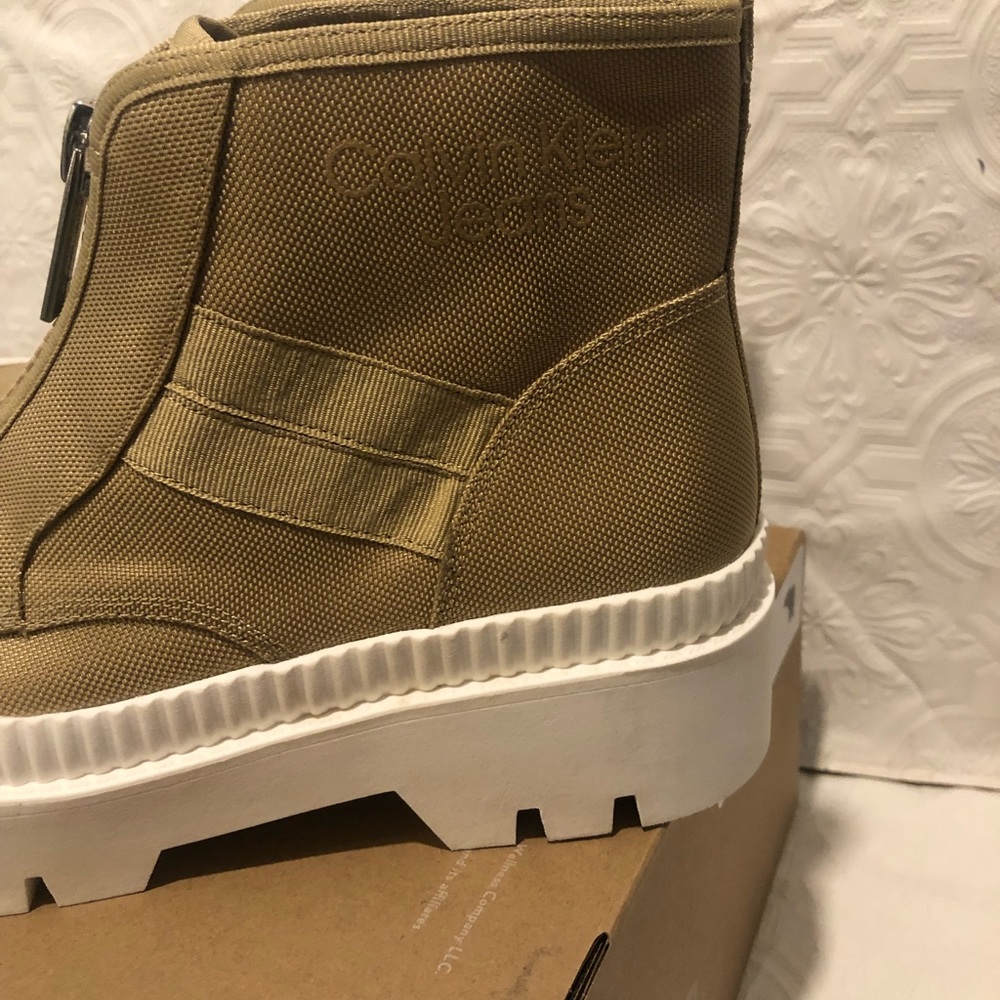 Calvin Klein Berti Chelsea lug sole boots in beige women’s size 8 brand new - Picture 11 of 13